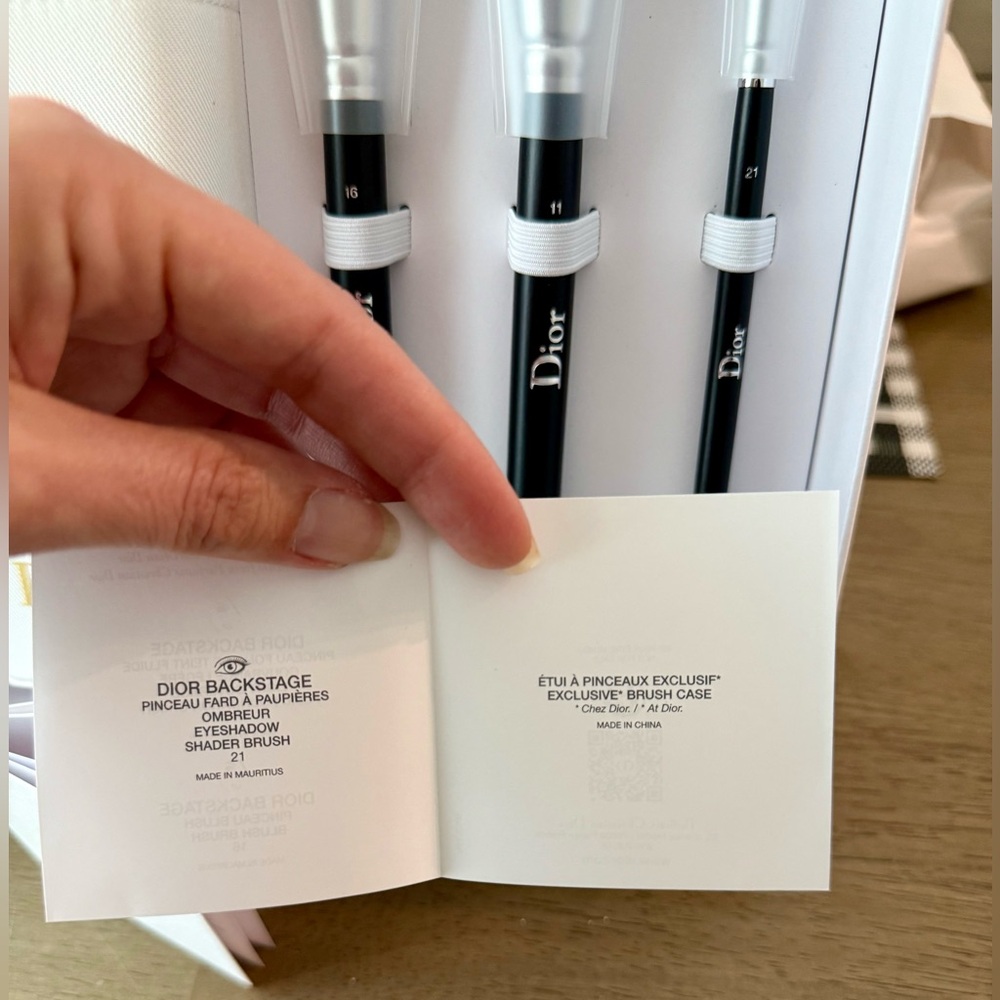 Dior Limited Edition Brush and Case Set, New in Box - Picture 7 of 7